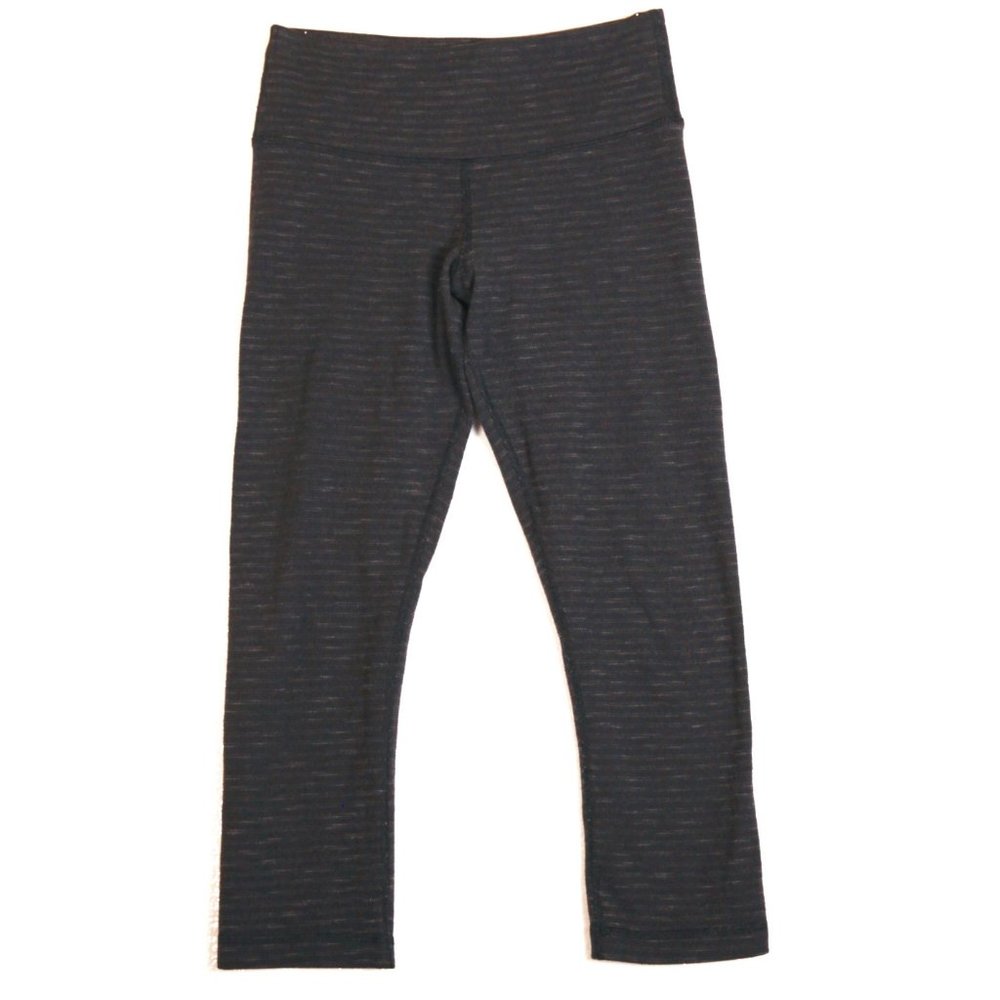 LuLuLemon Athletica Heavy knit Black Stripe Capri Inseam 21" Size 4